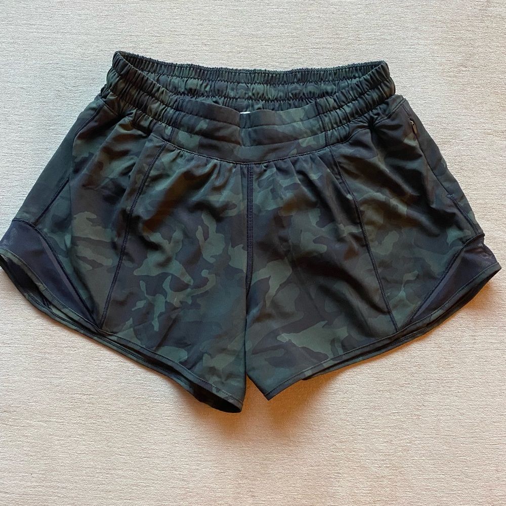 Lululemon Hotty Hot Shorts Size 6 Tall 4” Inseam